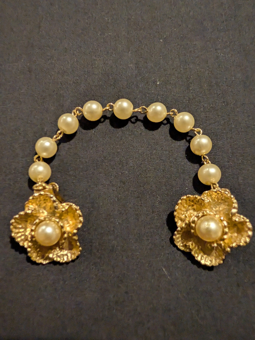 Vintage Gold Pearl Floral Sweater Clip - Classic Women Jewelry